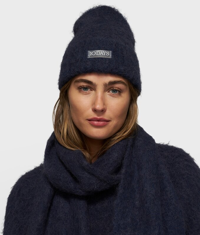 10Days | Hairy Scarf